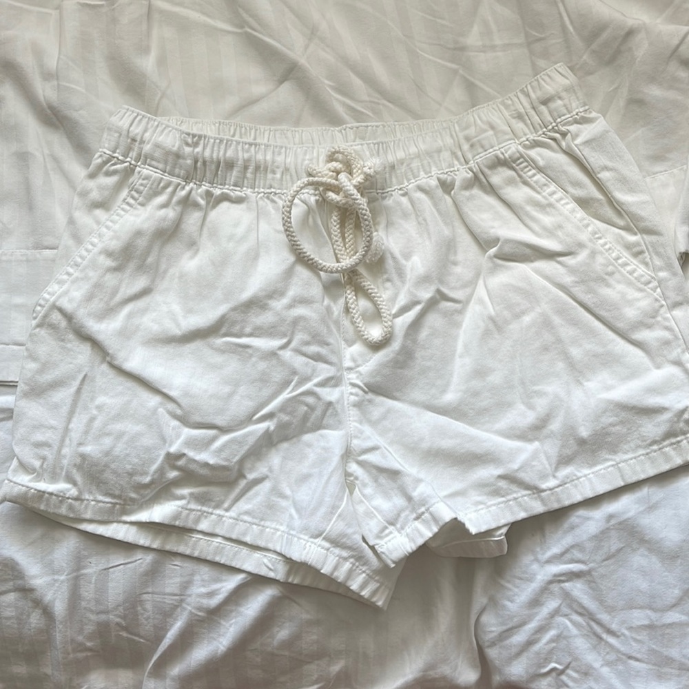 Aerie white shorts